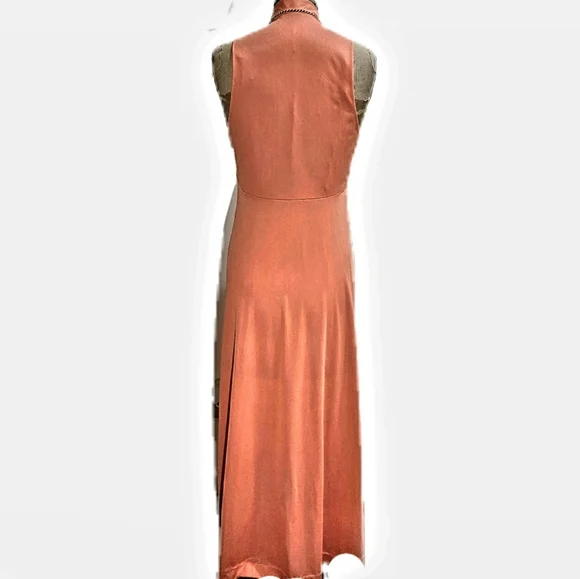 PERHAPS MY VERY FAVORITE:  VANITY FAIR GOWN WITH EXQUISITE NECKLINE SIZE… - Picture 4 of 14